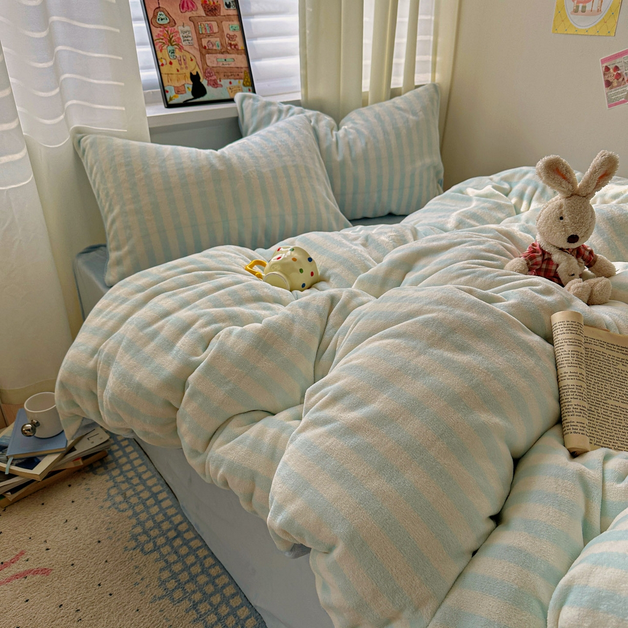 91家纺网 家纺一手货源 找家纺 繁花家居 2025新款条纹系列牛奶绒四件套 海盐蓝条