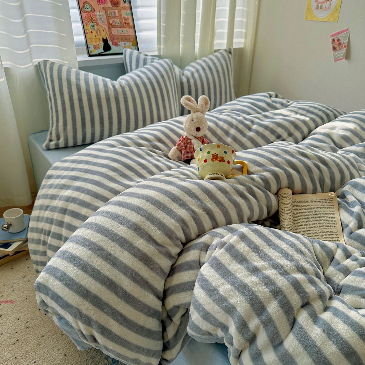 91家纺网 家纺一手货源 找家纺 繁花家居 2025新款条纹系列牛奶绒四件套 灰烬乐谱