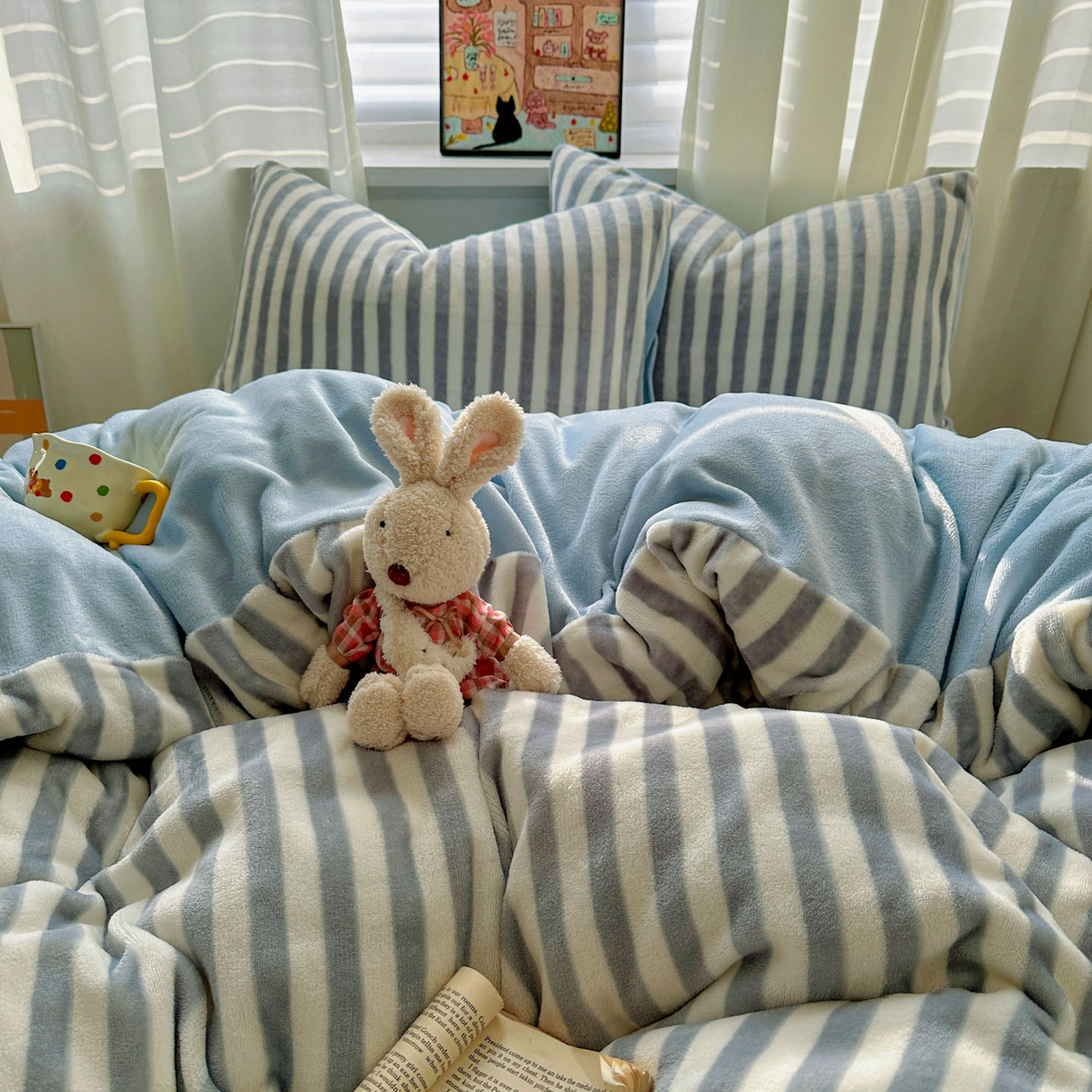 91家纺网 家纺一手货源 找家纺 繁花家居 2025新款条纹系列牛奶绒四件套 灰烬乐谱