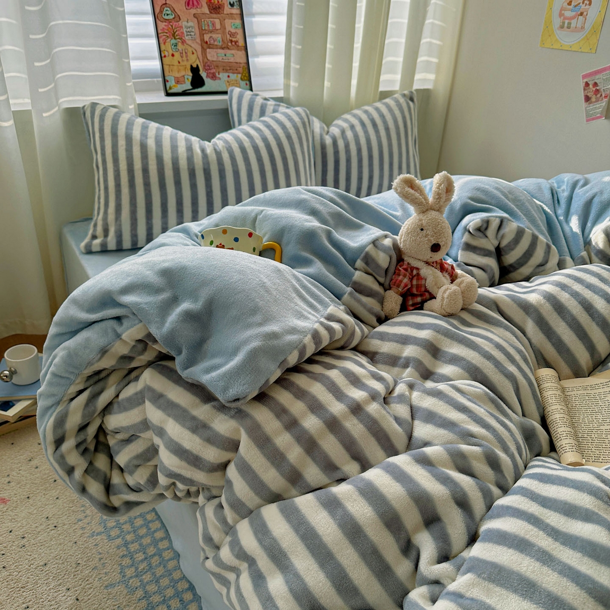 91家纺网 家纺一手货源 找家纺 繁花家居 2025新款条纹系列牛奶绒四件套 灰烬乐谱