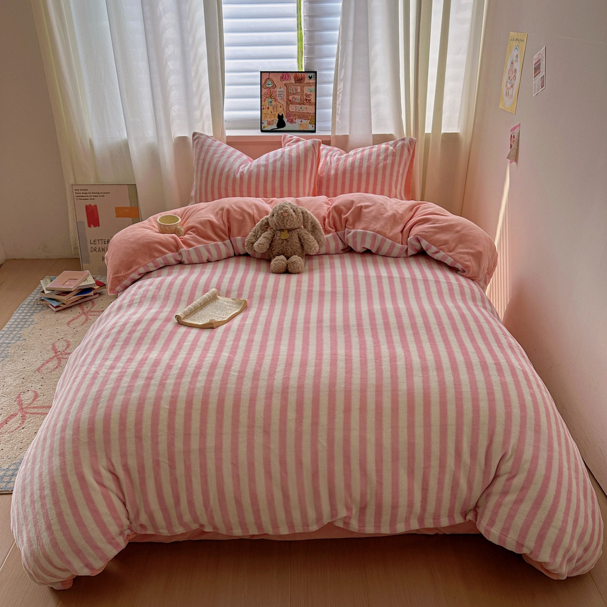 91家纺网 家纺一手货源 找家纺 繁花家居 2025新款条纹系列牛奶绒四件套 蜜豆粉条