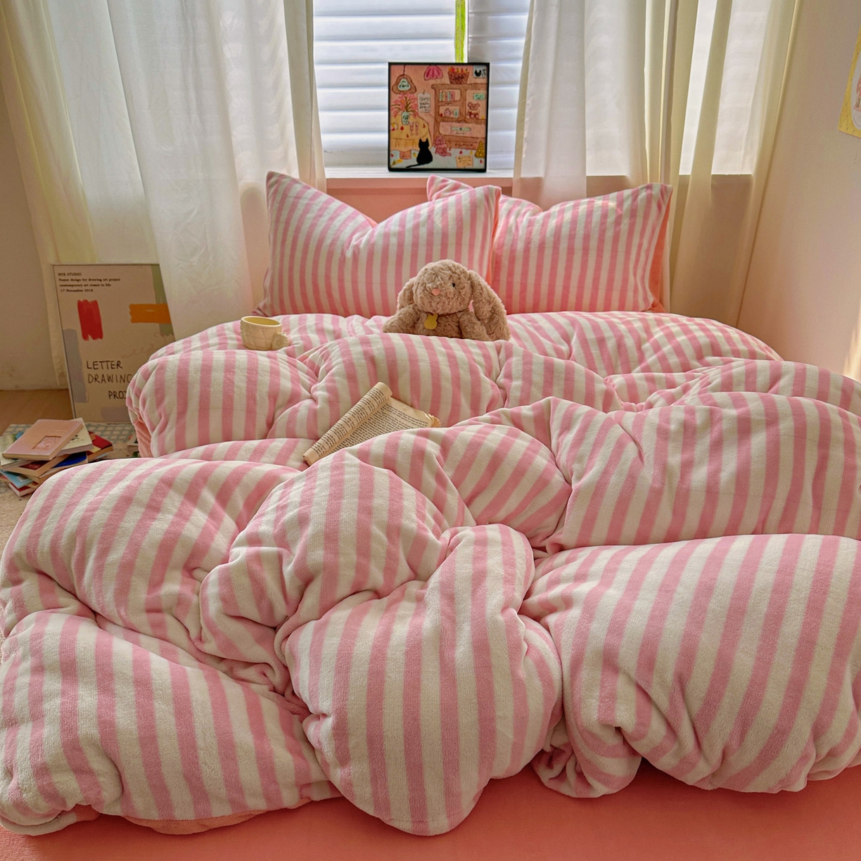 91家纺网 家纺一手货源 找家纺 繁花家居 2025新款条纹系列牛奶绒四件套 蜜豆粉条