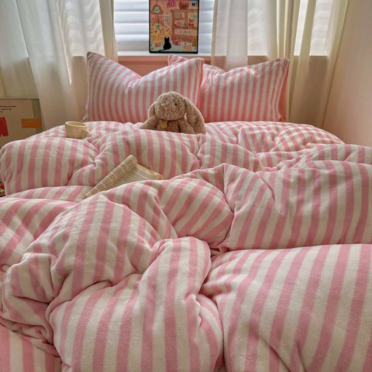 91家纺网 家纺一手货源 找家纺 繁花家居 2025新款条纹系列牛奶绒四件套 蜜豆粉条