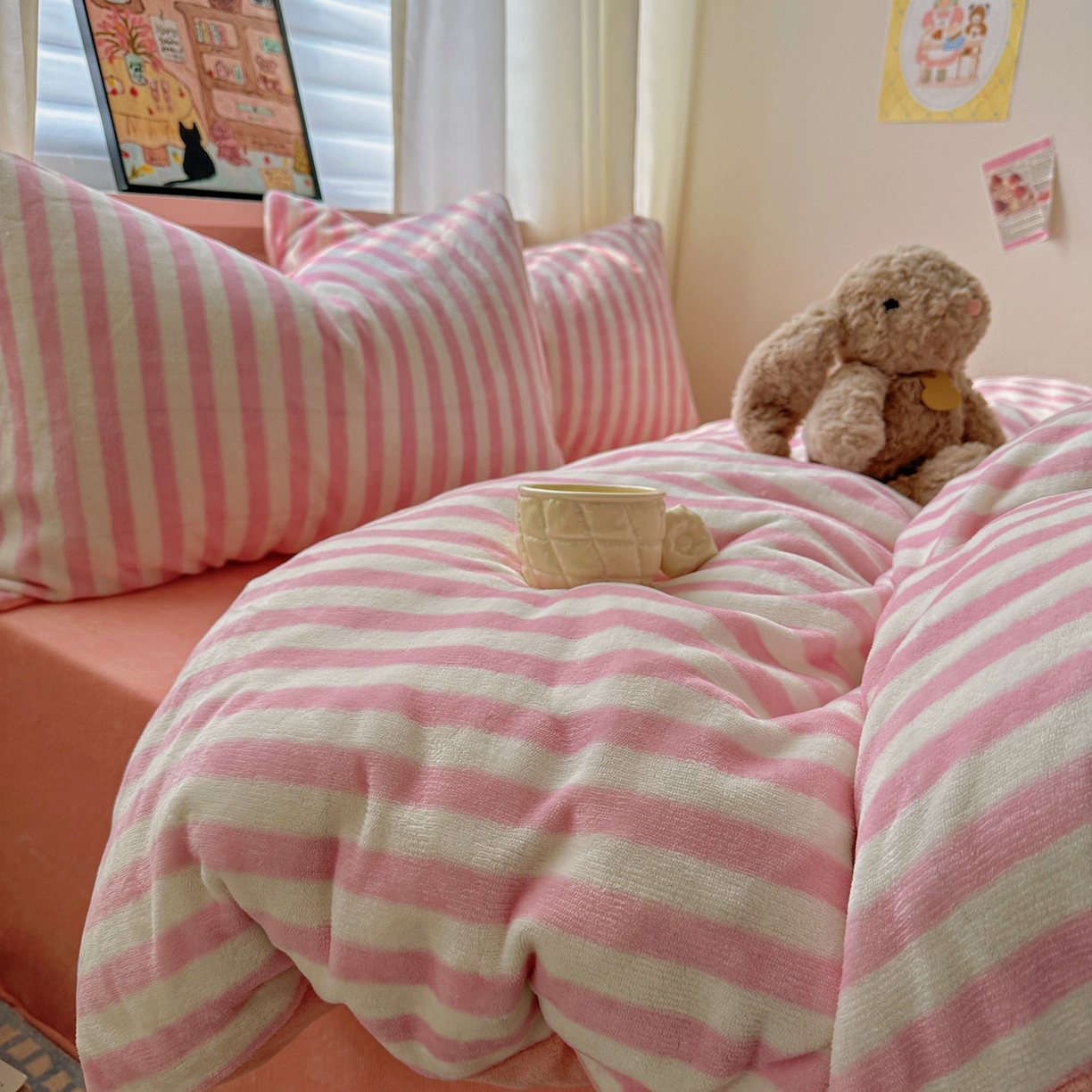 91家纺网 家纺一手货源 找家纺 繁花家居 2025新款条纹系列牛奶绒四件套 蜜豆粉条