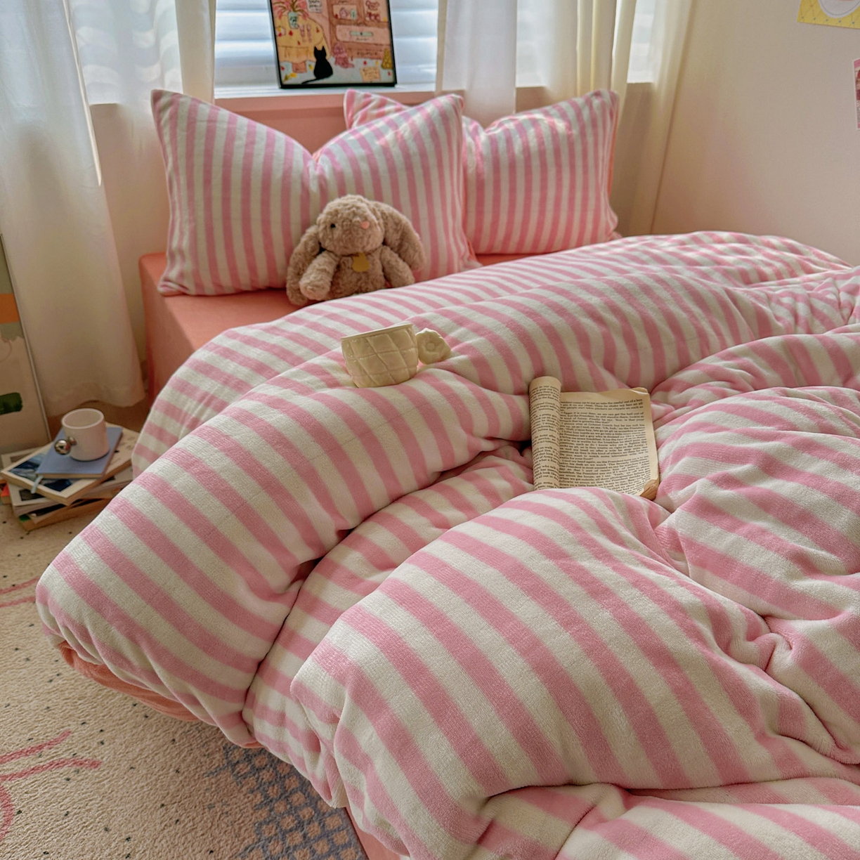91家纺网 家纺一手货源 找家纺 繁花家居 2025新款条纹系列牛奶绒四件套 蜜豆粉条