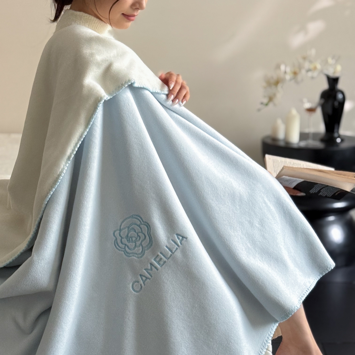 91家纺网 家纺一手货源 找家纺 云栖家居 2025新品双层加厚高克重消光沙发毯仿羊绒纯色刺绣盖毛毯毯子 山茶-蓝