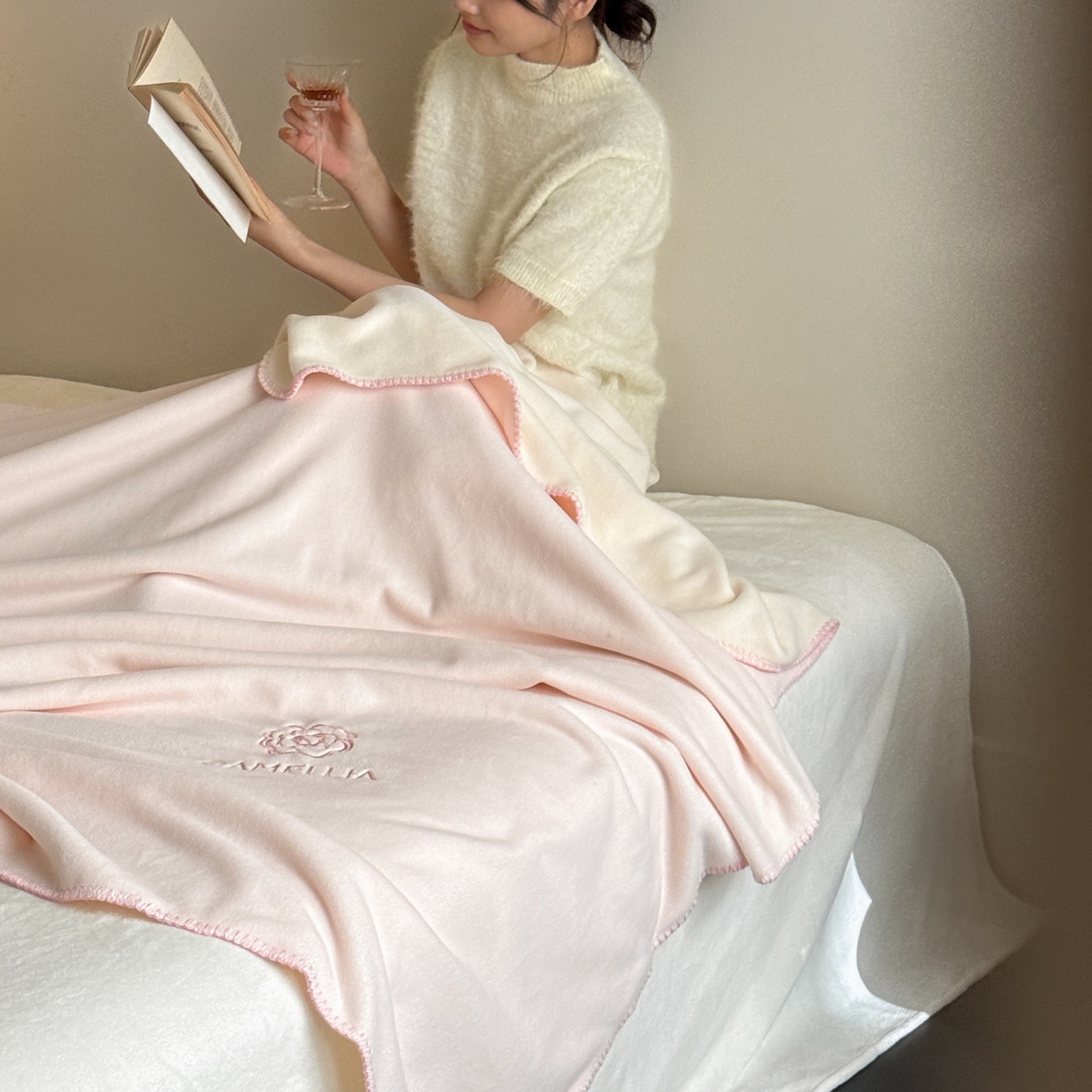 91家纺网 家纺一手货源 找家纺 云栖家居 2025新品双层加厚高克重消光沙发毯仿羊绒纯色刺绣盖毛毯毯子 山茶-粉