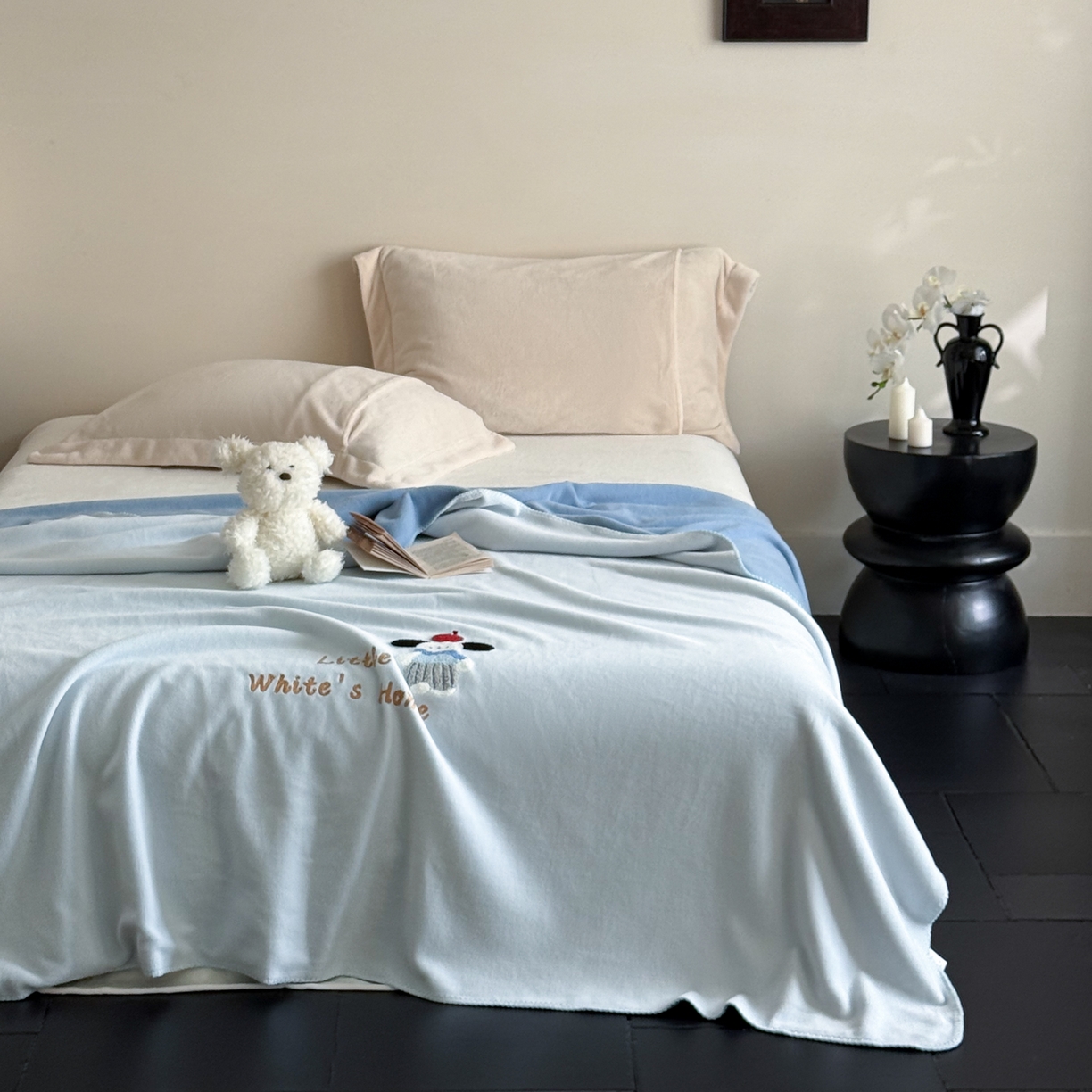 云栖家居 2025新品双层加厚高克重消光沙发毯仿羊绒纯色刺绣盖毛毯毯子 小狗查理-蓝