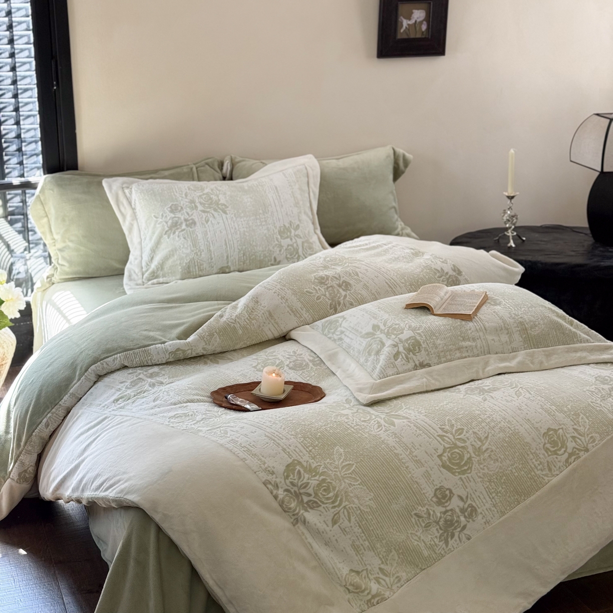 91家纺网 家纺一手货源 找家纺 （总）云栖家居 2025秋冬新品立体消光印花雕花绒加厚高克重牛奶绒四件套星辰玫瑰