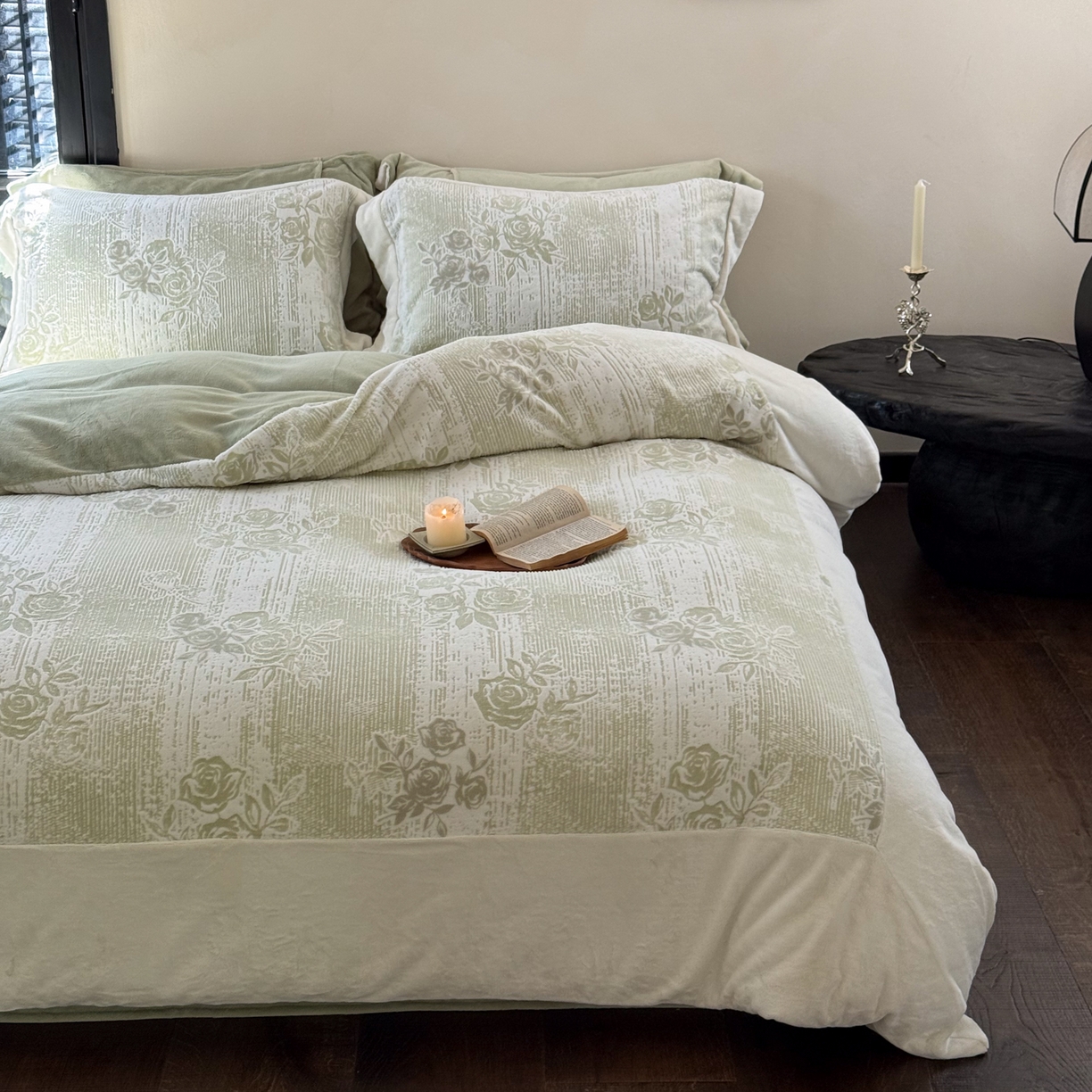 91家纺网 家纺一手货源 找家纺 （总）云栖家居 2025秋冬新品立体消光印花雕花绒加厚高克重牛奶绒四件套星辰玫瑰