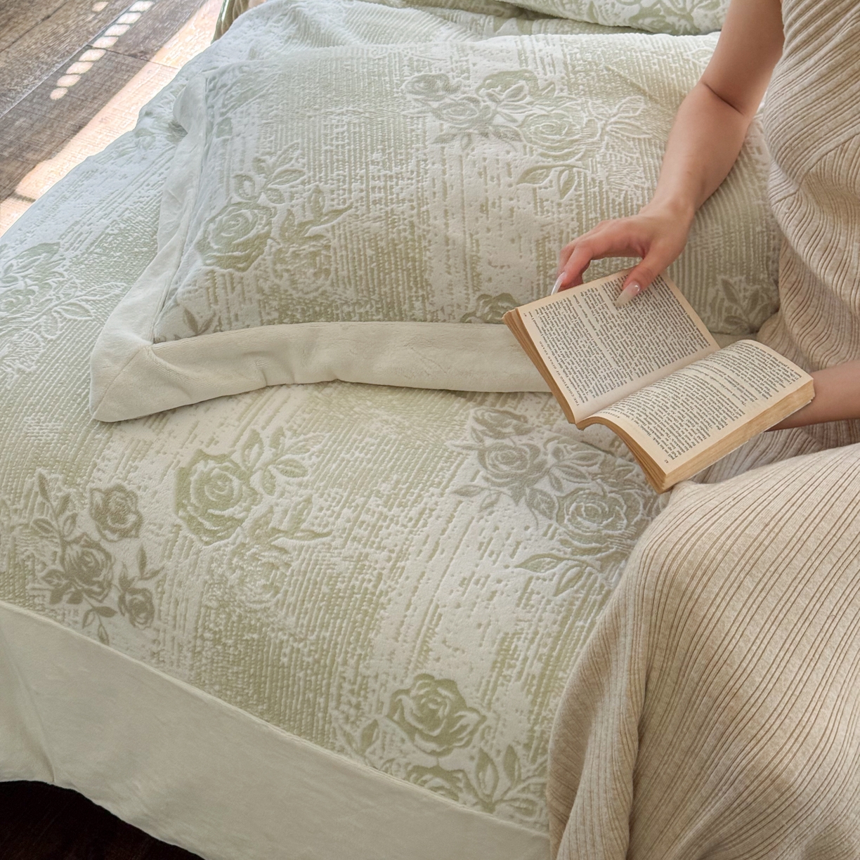 91家纺网 家纺一手货源 找家纺 云栖家居 2025秋冬新品立体消光印花雕花绒加厚高克重牛奶绒四件套星辰玫瑰 星辰玫瑰-绿