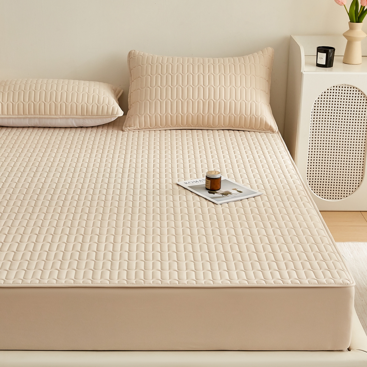 91家纺网 家纺一手货源 找家纺 蕾诺家纺 2025新款 菱格水洗棉亲肤棉夹棉床笠 菱格-驼色