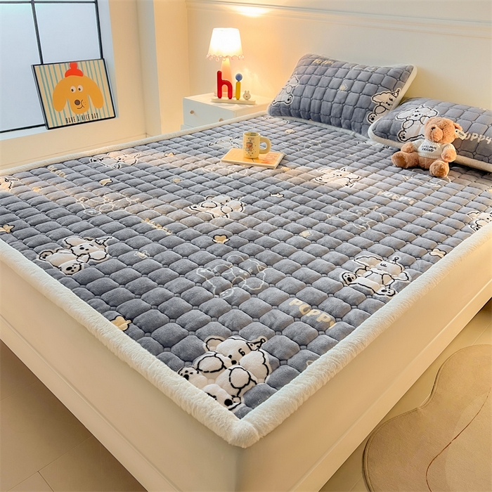 91家纺网 家纺一手货源 找家纺 （总）喜居 2025新款A类水晶边牛奶绒夹棉床褥垫