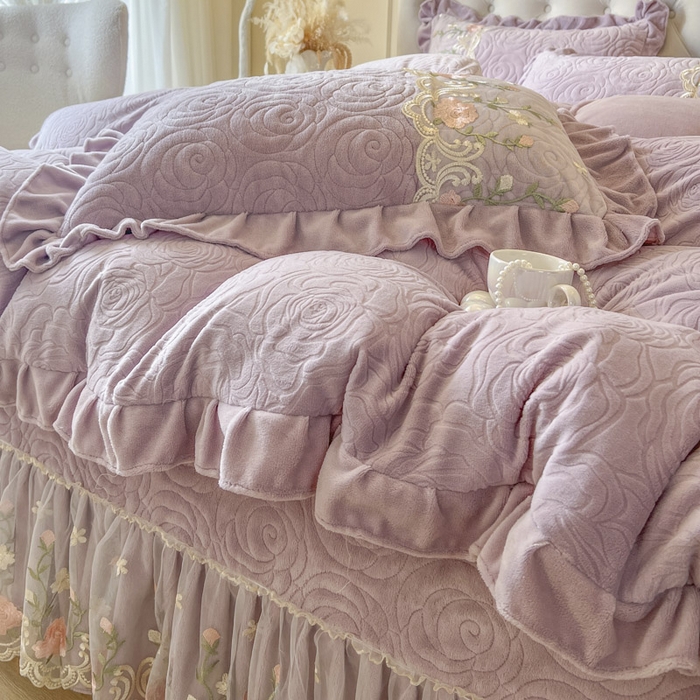 91家纺网 家纺一手货源 找家纺 （总）恋尚 2025新款雕花牛奶绒保暖单床盖 床盖单件-巴黎春天（控价145）