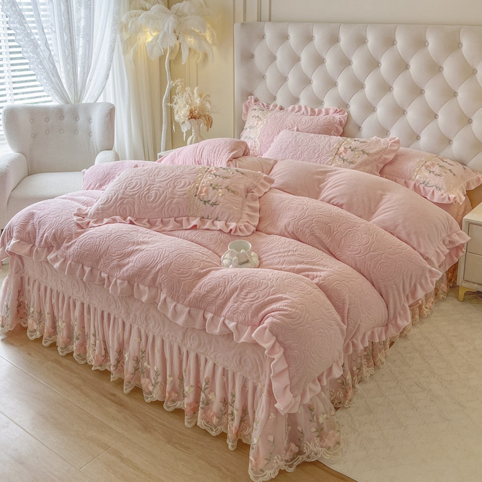 91家纺网 家纺一手货源 找家纺 恋尚 2025新款雕花牛奶绒保暖单床盖 床盖单件-巴黎春天（控价145） 巴黎春天-清新粉