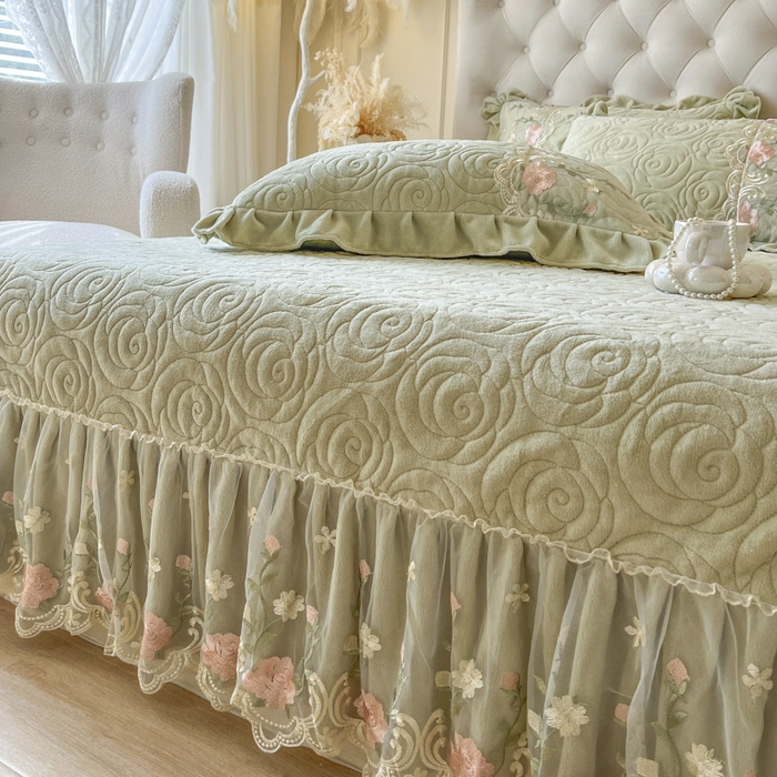 91家纺网 家纺一手货源 找家纺 恋尚 2025新款雕花牛奶绒保暖单床盖 床盖单件-巴黎春天（控价145） 巴黎春天-香草绿