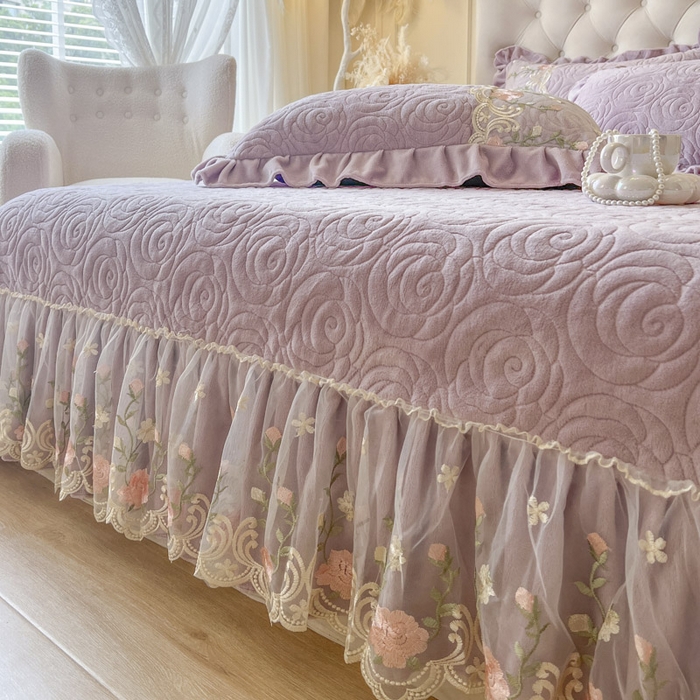 91家纺网 家纺一手货源 找家纺 恋尚 2025新款雕花牛奶绒保暖单床盖 床盖单件-巴黎春天（控价145） 巴黎春天-香芋紫