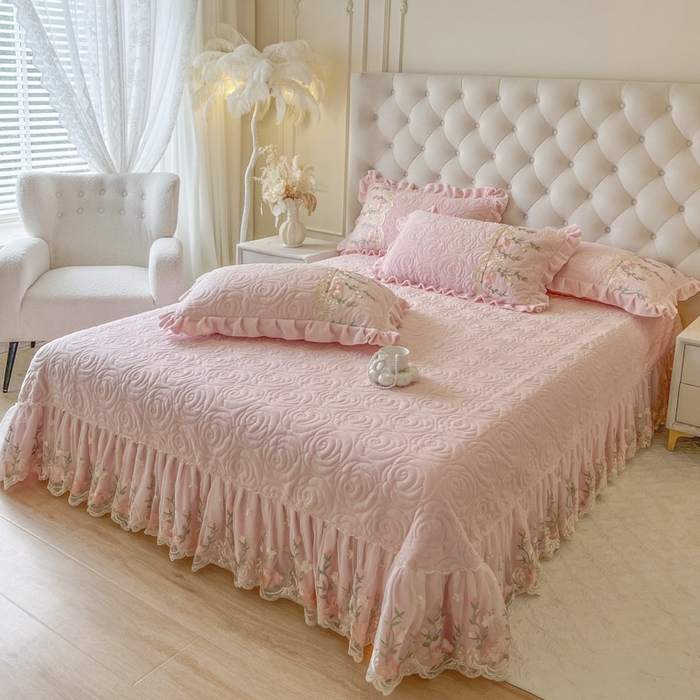 91家纺网 家纺一手货源 找家纺 恋尚 2025新款雕花牛奶绒保暖单床盖 床盖单件-巴黎春天（控价145） 巴黎春天-清新粉