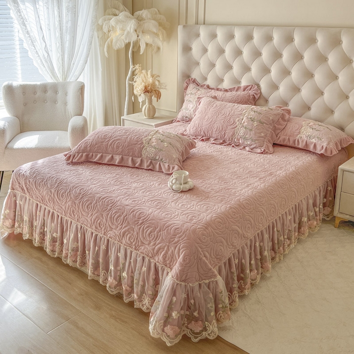 91家纺网 家纺一手货源 找家纺 恋尚 2025新款雕花牛奶绒保暖单床盖 床盖单件-巴黎春天（控价145） 巴黎春天-蜜桃粉
