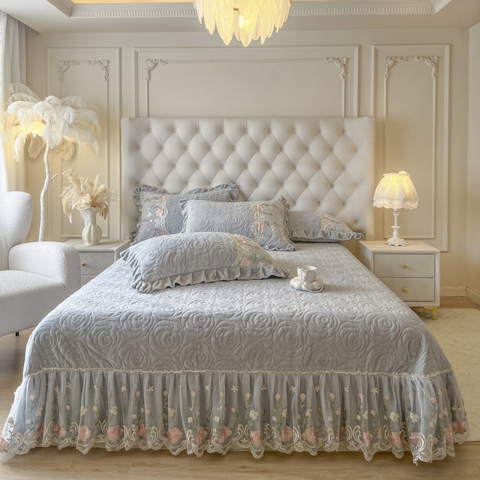 91家纺网 家纺一手货源 找家纺 恋尚 2025新款雕花牛奶绒保暖单床盖 床盖单件-巴黎春天（控价145） 巴黎春天-椰蓉灰