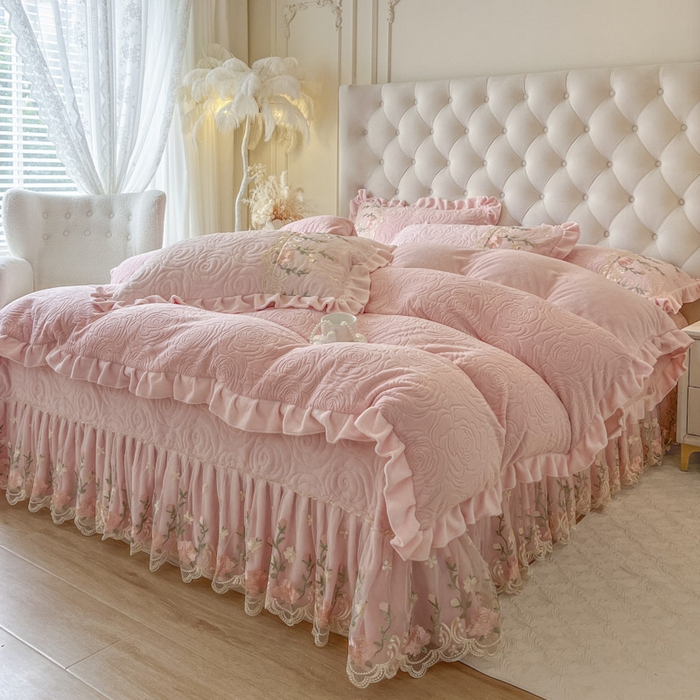 91家纺网 家纺一手货源 找家纺 恋尚 2025新款雕花牛奶绒保暖单床盖 床盖单件-巴黎春天（控价145） 巴黎春天-清新粉