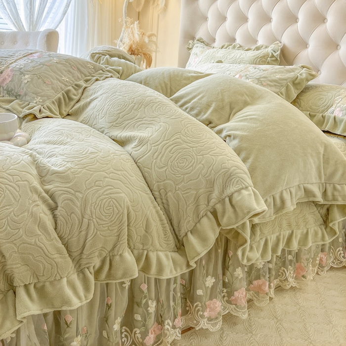 91家纺网 家纺一手货源 找家纺 恋尚 2025新款雕花牛奶绒保暖单床盖 床盖单件-巴黎春天（控价145） 巴黎春天-香草绿