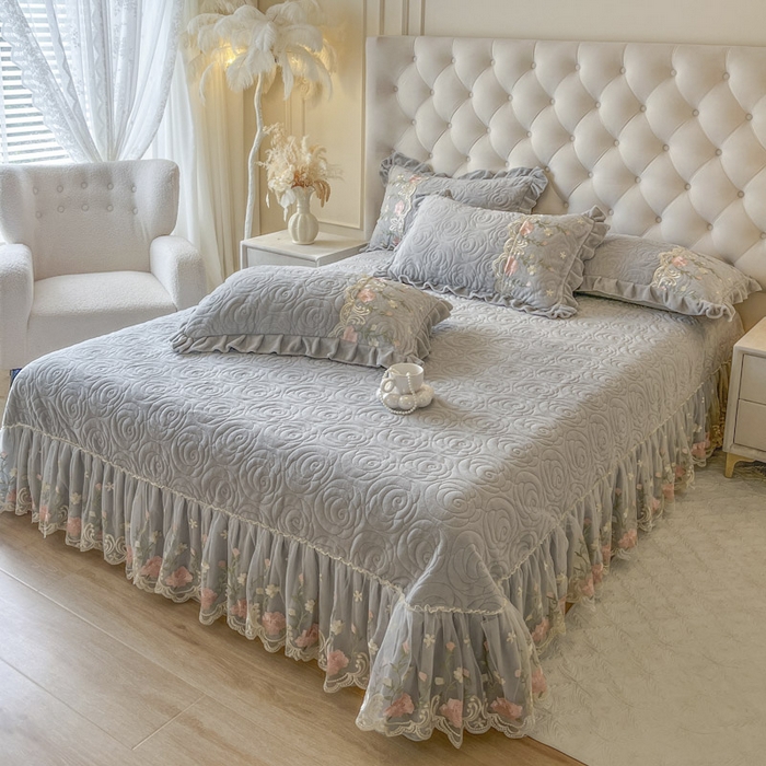 91家纺网 家纺一手货源 找家纺 恋尚 2025新款雕花牛奶绒保暖单床盖 床盖单件-巴黎春天（控价145） 巴黎春天-椰蓉灰