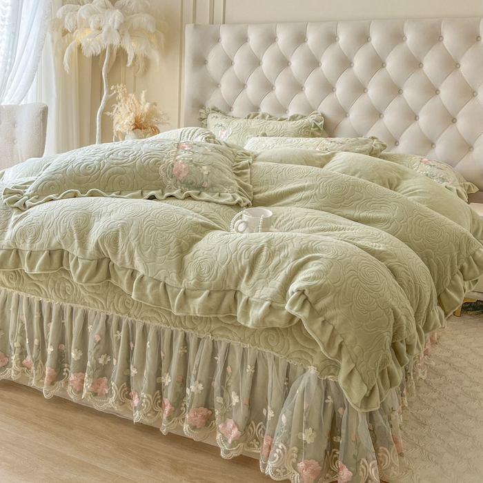 91家纺网 家纺一手货源 找家纺 恋尚 2025新款雕花牛奶绒保暖单床盖 床盖单件-巴黎春天（控价145） 巴黎春天-香草绿