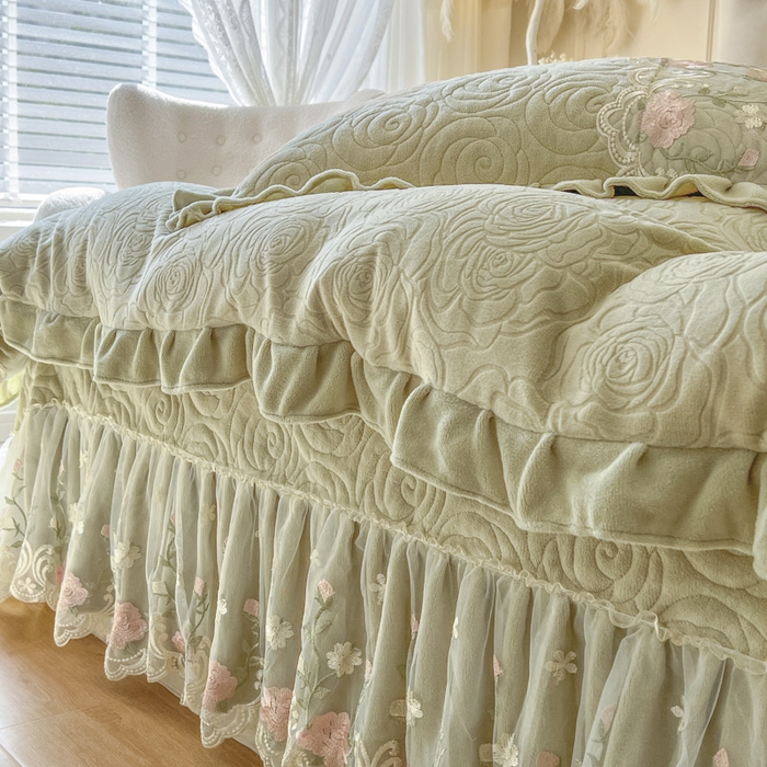 91家纺网 家纺一手货源 找家纺 恋尚 2025新款雕花牛奶绒保暖单床盖 床盖单件-巴黎春天（控价145） 巴黎春天-香草绿