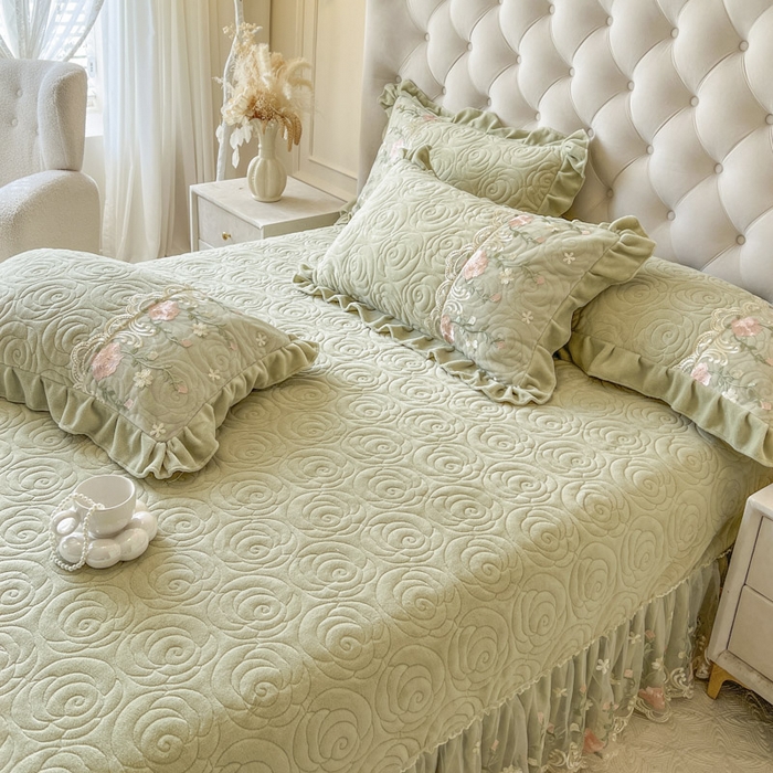 91家纺网 家纺一手货源 找家纺 （总）恋尚 2025新款雕花牛奶绒保暖单床盖 床盖单件-巴黎春天（控价145）