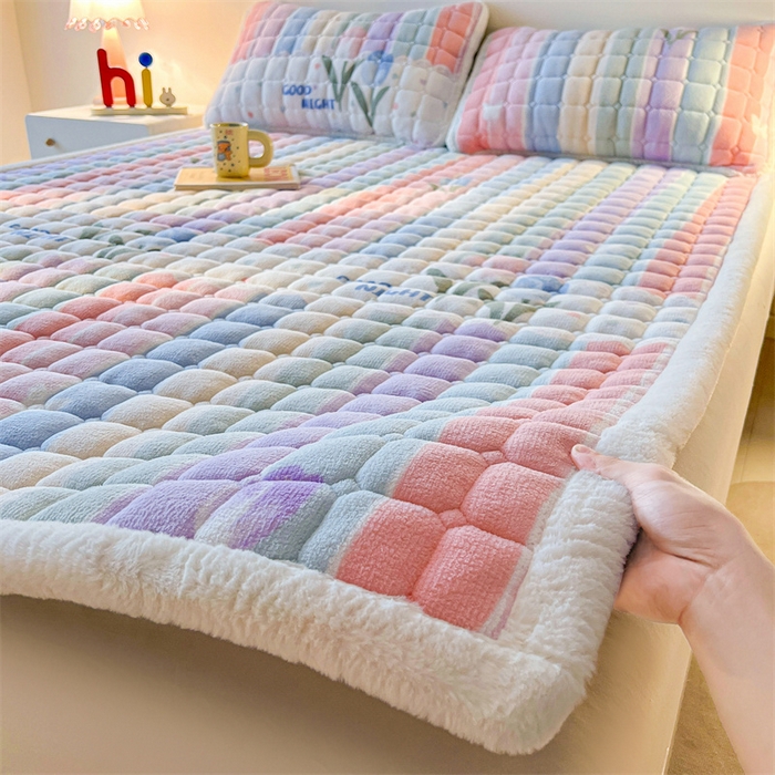 91家纺网 家纺一手货源 找家纺 （总）喜居 2025新款A类水晶边牛奶绒夹棉床褥垫