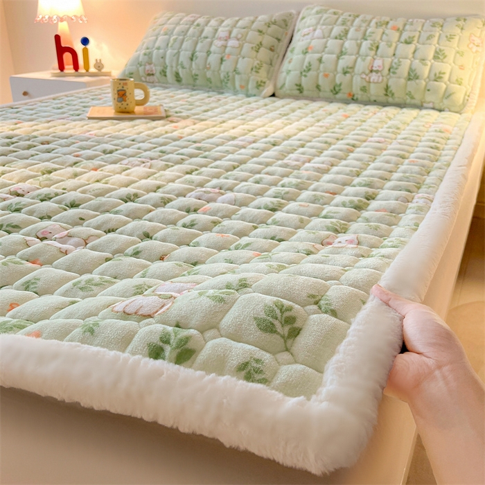 91家纺网 家纺一手货源 找家纺 （总）喜居 2025新款A类水晶边牛奶绒夹棉床褥垫