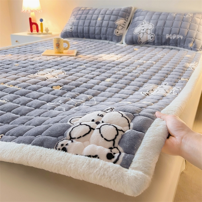 喜居 2025新款A类水晶边牛奶绒夹棉床褥垫 嘟嘟狗