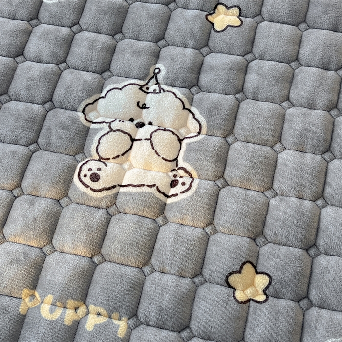 91家纺网 家纺一手货源 找家纺 喜居 2025新款A类水晶边牛奶绒夹棉床褥垫 嘟嘟狗