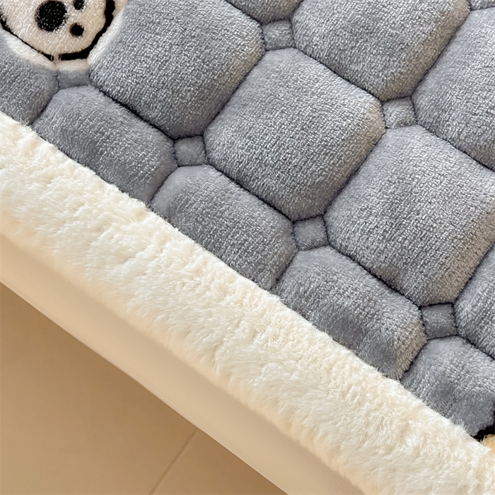 91家纺网 家纺一手货源 找家纺 喜居 2025新款A类水晶边牛奶绒夹棉床褥垫 嘟嘟狗