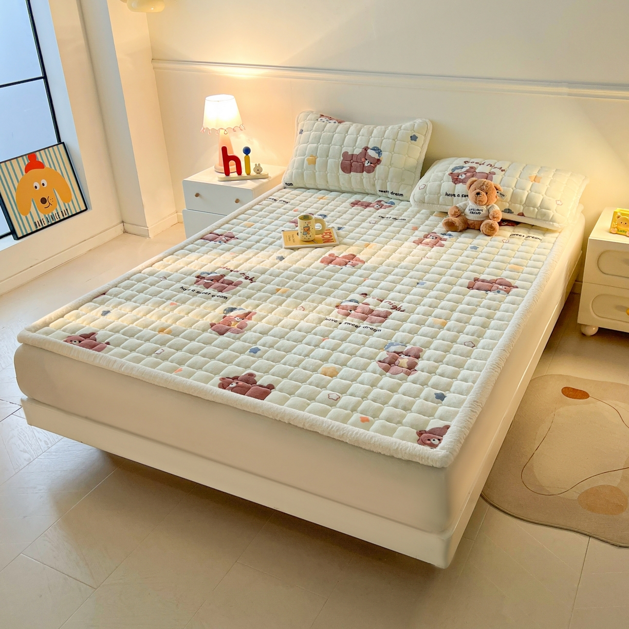 91家纺网 家纺一手货源 找家纺 喜居 2025新款A类水晶边牛奶绒夹棉床褥垫 安睡熊