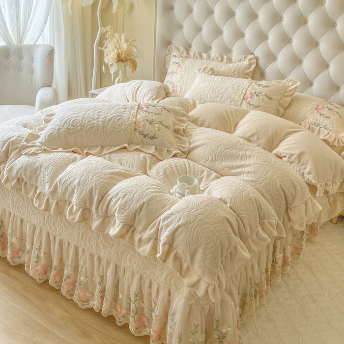 （总）恋尚 2025新款雕花牛奶绒保暖床盖四件套-巴黎春天（控价280）