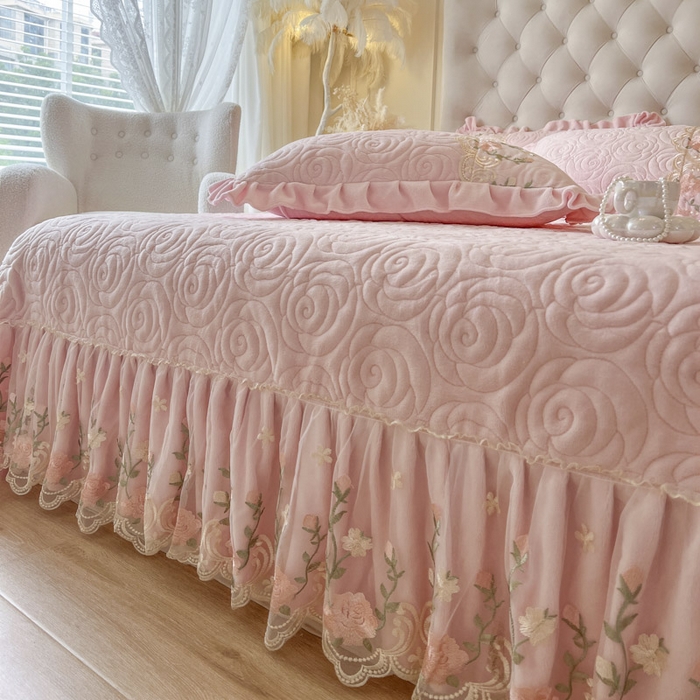 91家纺网 家纺一手货源 找家纺 恋尚 2025新款雕花牛奶绒保暖床盖四件套-巴黎春天（控价280） 巴黎春天-清新粉