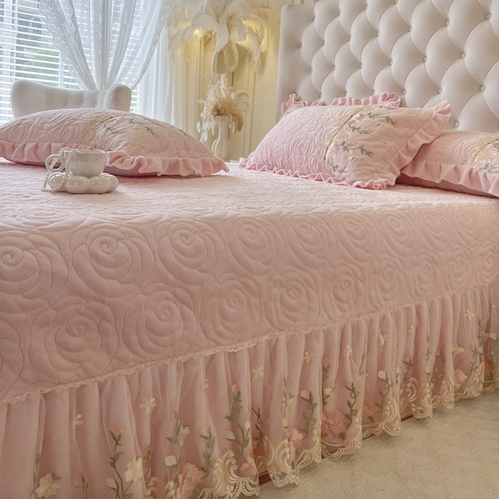 91家纺网 家纺一手货源 找家纺 恋尚 2025新款雕花牛奶绒保暖床盖四件套-巴黎春天（控价280） 巴黎春天-清新粉