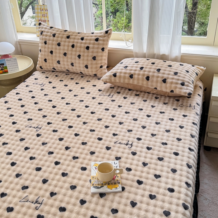 91家纺网 家纺一手货源 找家纺 （总）爱多多家居 2025新款兔兔泡泡牛奶绒床裙单品床裙床裙单件三件套