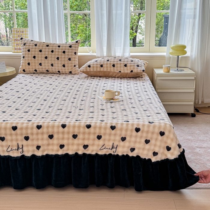 91家纺网 家纺一手货源 找家纺 （总）爱多多家居 2025新款兔兔泡泡牛奶绒床裙单品床裙床裙单件三件套