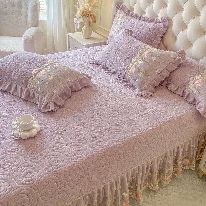 91家纺网 家纺一手货源 找家纺 恋尚 2025新款雕花牛奶绒保暖床盖四件套-巴黎春天（控价280） 巴黎春天-香芋紫