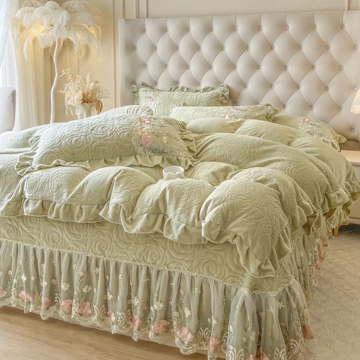 91家纺网 家纺一手货源 找家纺 恋尚 2025新款雕花牛奶绒保暖床盖四件套-巴黎春天（控价280） 巴黎春天-香草绿