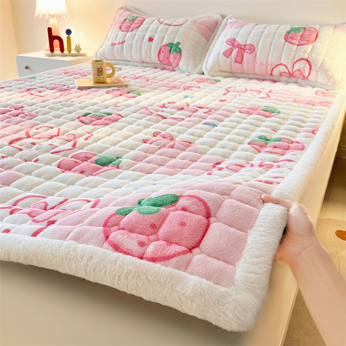 喜居 2025新款A类水晶边牛奶绒夹棉床褥垫 草莓小兔