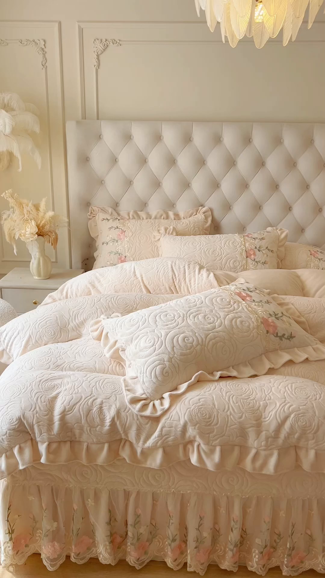 91家纺网 家纺一手货源 找家纺 （总）恋尚 2025新款雕花牛奶绒保暖床盖四件套-巴黎春天（控价280）