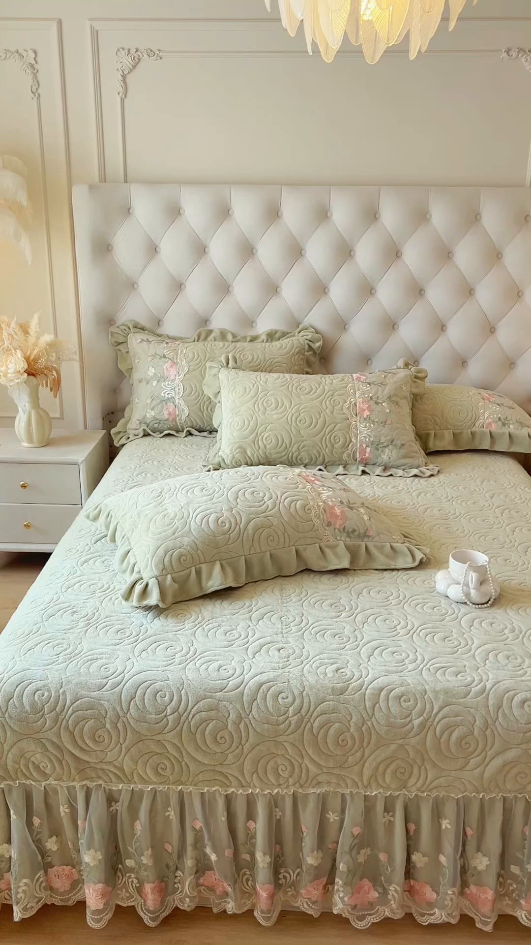 91家纺网 家纺一手货源 找家纺 恋尚 2025新款雕花牛奶绒保暖床盖四件套-巴黎春天（控价280） 巴黎春天-香草绿