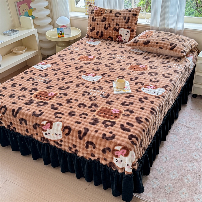 91家纺网 家纺一手货源 找家纺 爱多多家居 2025新款兔兔泡泡牛奶绒床裙单品床裙床裙单件三件套 床裙-豹纹猫