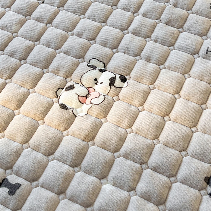 91家纺网 家纺一手货源 找家纺 喜居 2025新款A类水晶边牛奶绒夹棉床褥垫 调皮点点