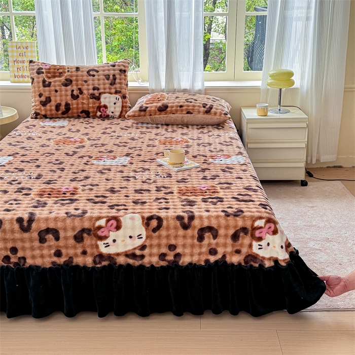 91家纺网 家纺一手货源 找家纺 爱多多家居 2025新款兔兔泡泡牛奶绒床裙单品床裙床裙单件三件套 床裙-豹纹猫
