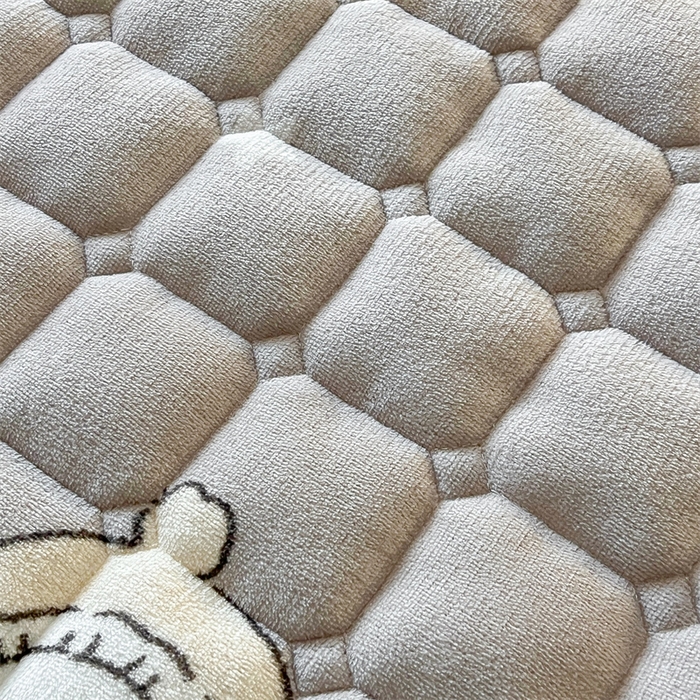 91家纺网 家纺一手货源 找家纺 喜居 2025新款A类水晶边牛奶绒夹棉床褥垫 调皮点点